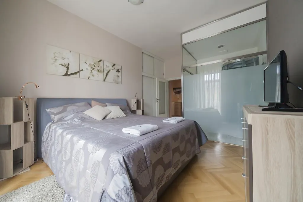 Apartment Zahrebska Prague