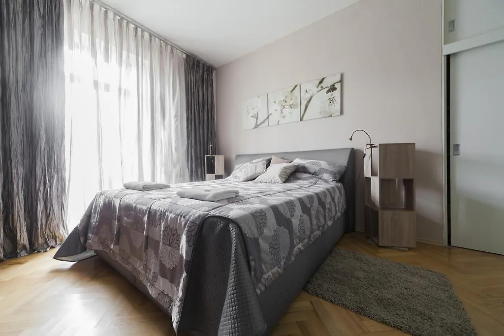 Apartment Zahrebska Prague